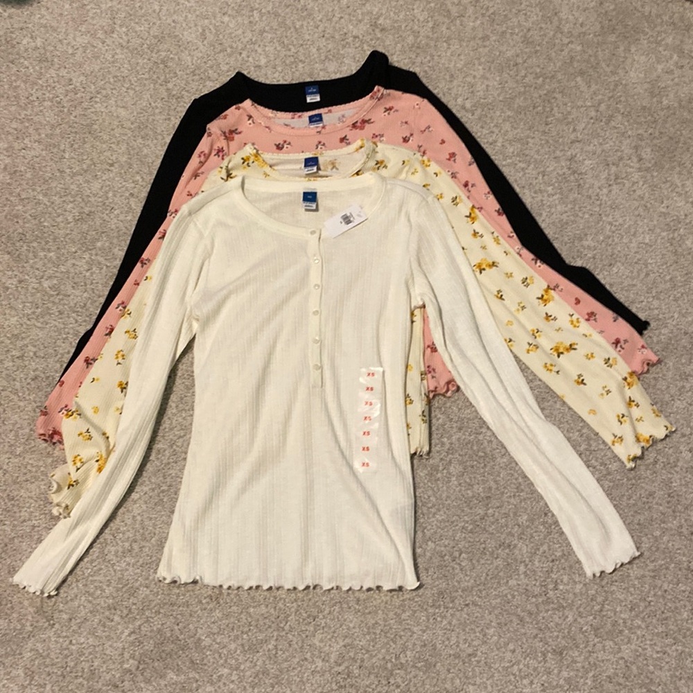 SET OF 4 OLD NAVY LONG SLEEVE TOPS!! 3 in size L kids and 1 in size Xs women’s!!